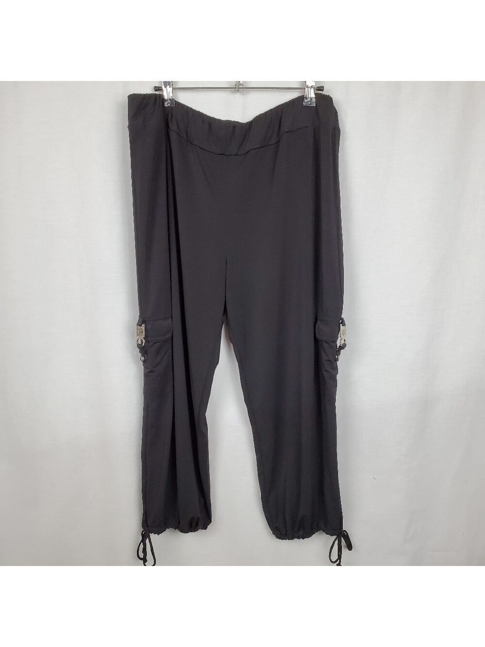 Larry Levine sz L black capri pants